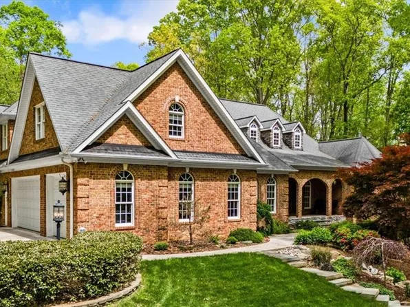 8308 Linville Oaks Dr, Oak Ridge, NC 27310