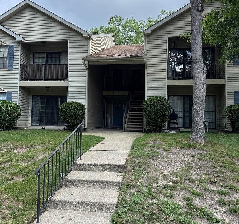 1st image of 5 Sussex Pl #107