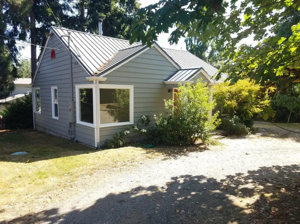 1352 E Shoreview Dr, Freeland, WA 98249