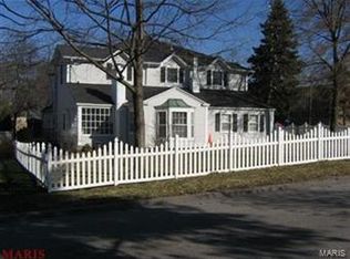 2 Adams Ln, Saint Louis, MO
