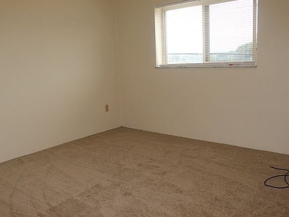 5th image of 111 Oakview Ave APT 11