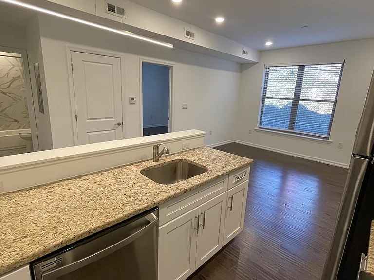 641 Green Ln #6 — Photo 10