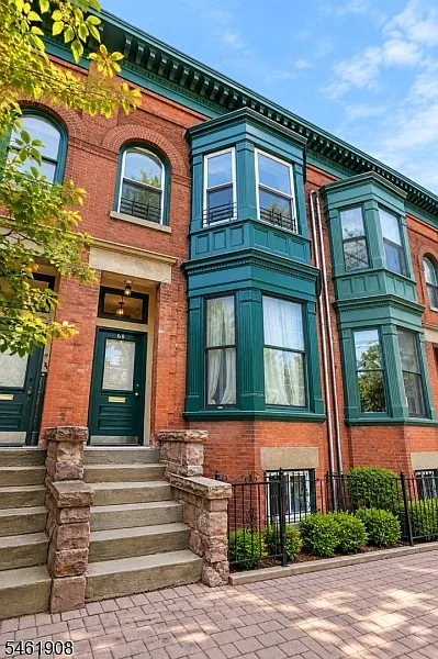68 James St #2