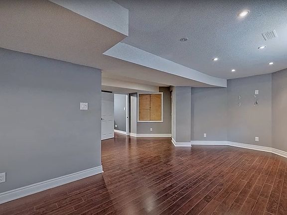4th image of 21 Sandringham Dr #Basement