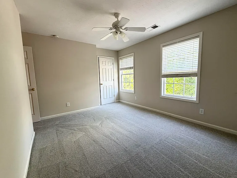 520 Skyview Ln — Photo 10