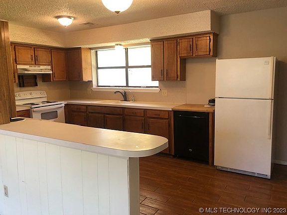 3rd image of 427 W Osage Ave