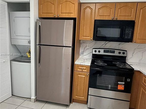 4th image of 14014 SW 93rd Ln #14014