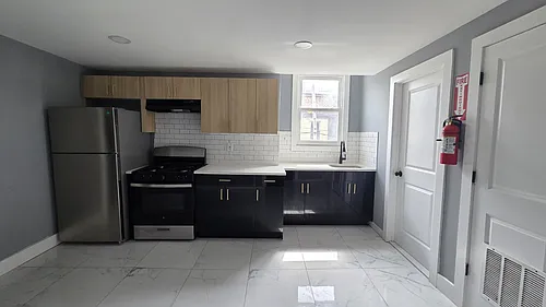 559 Grove St #2 Photo 1