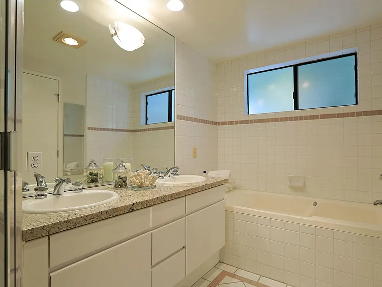 1235 Yale St #2 — Photo 24