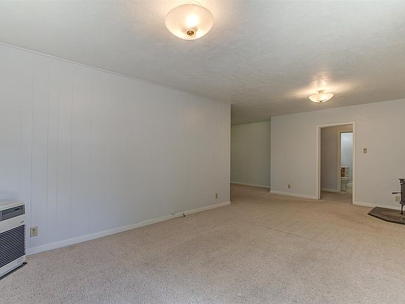 2nd image of 527 3rd St