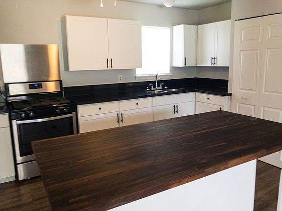 5th image of 501 W Aviation Blvd