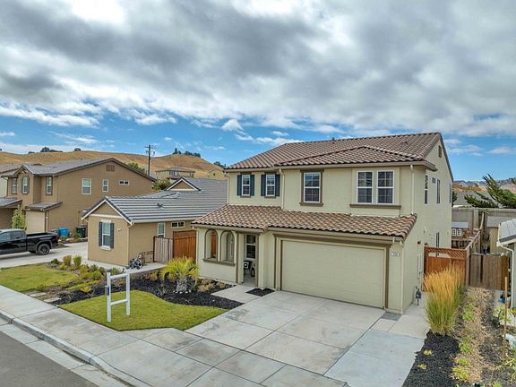 4th image of 728 Sacramento Way