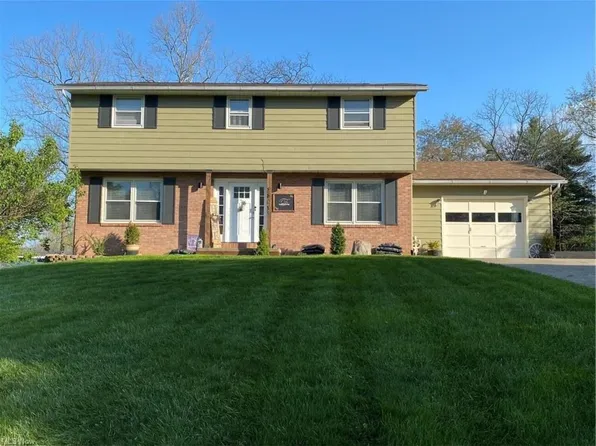 2910 Thorn Dr, Zanesville, OH 43701