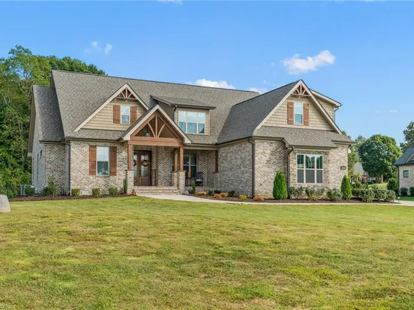 7504 Skippers Trce, Oak Ridge, NC 27310