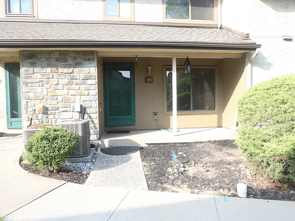 65 Hampshire Dr #65