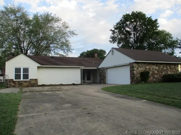 2515 S 27th Pl, Muskogee, OK 74401