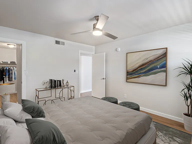 2922 N 35th St #6 — Photo 14