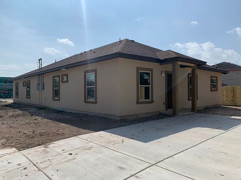 2420 Avenida Florencia #B — Photo 1