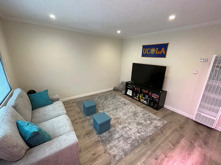140 S Morrissey Ave #14 — Photo 1