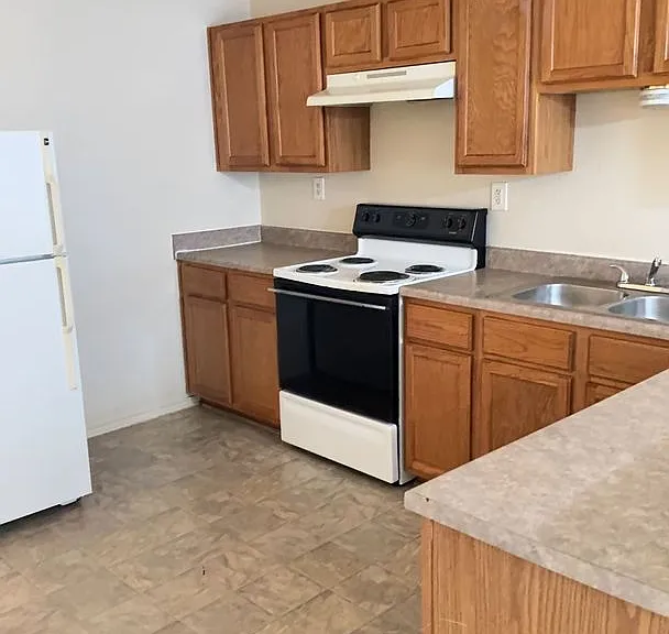 3310 Barcelona Dr — Photo 3