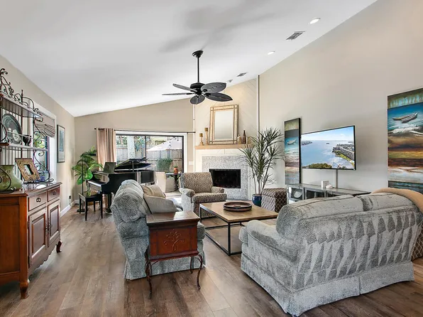 310 2nd St, Atlantic Beach, FL 32233