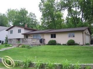 5055 Sylvan View Dr, Clarkston, MI 48348