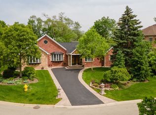 715 Pfingsten Rd, Glenview, IL 60025