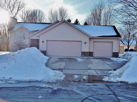 2nd image of 424 Pebble Beach Dr NE