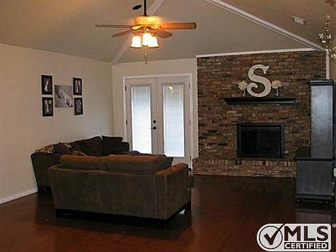 4th image of 213 Oakhaven Dr