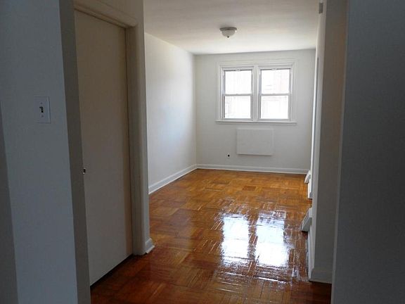 5th image of 2916 Devereaux Ave