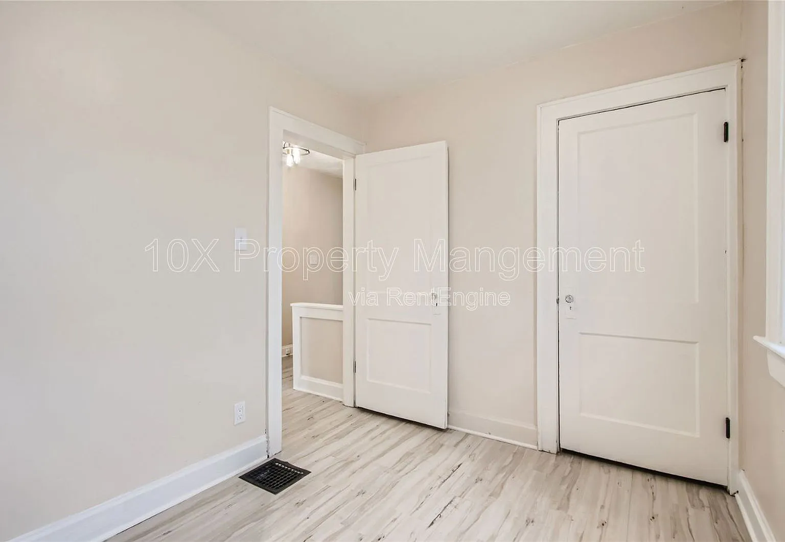 3 bed, 1.0 bath, 1200 sqft, $1,300 — Photo 2