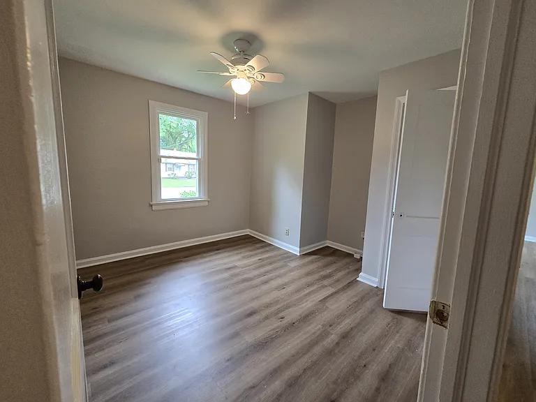 1115 Stewart Dr — Photo 16