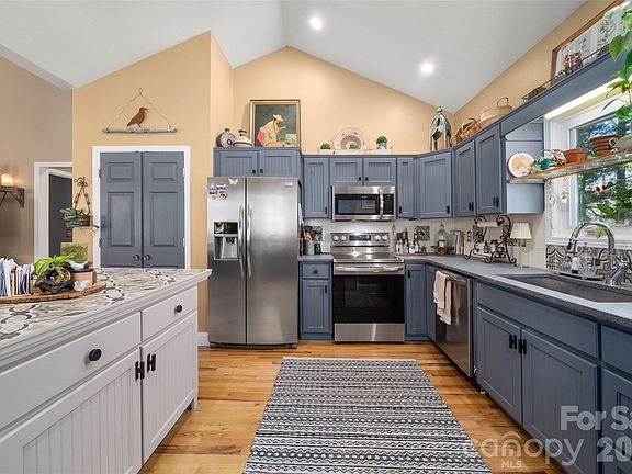 5th image of 40 Whipoorwill Way