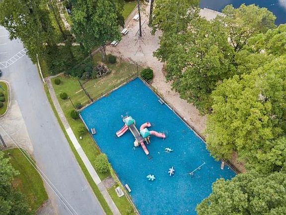 4th image of 8499 Lake Dr