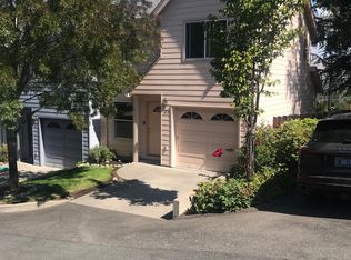 829 N Main St, Ashland, OR 97520