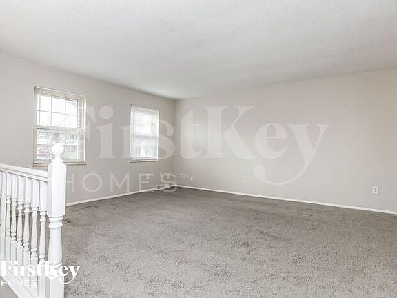 3rd image of 811 Baker Ct