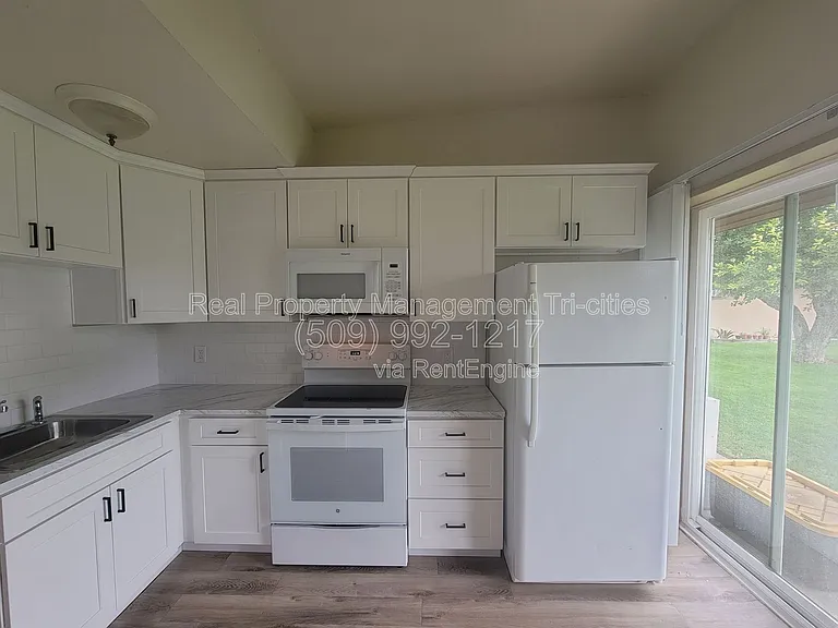 1101 W Margaret St #1115-B — Photo 3