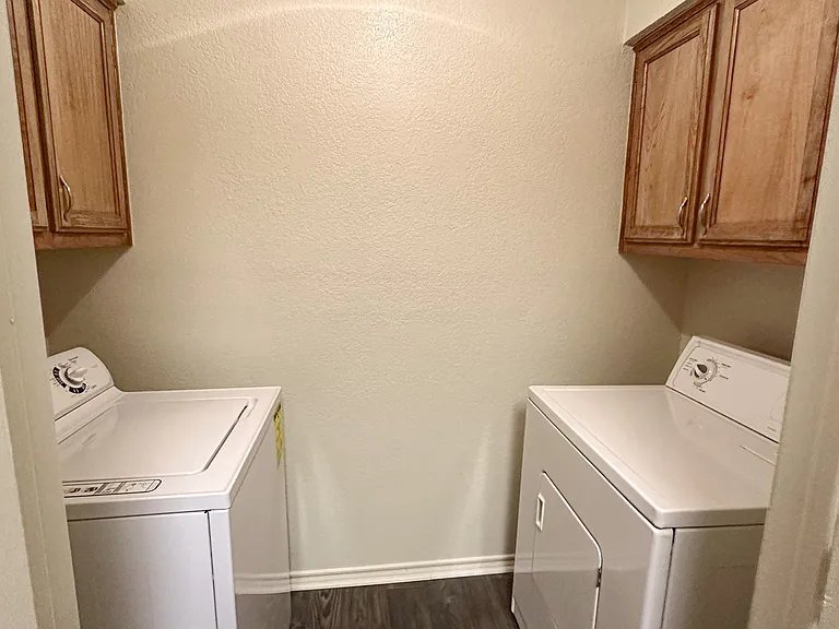 721 Avenue A #6 — Photo 3