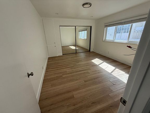 3rd image of 1134-1138 E Elk Ave #1134-8