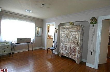 4th image of 858 N Cherokee Ave