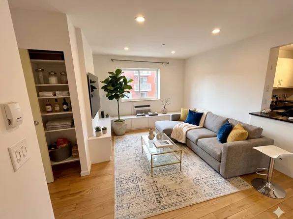 41-52 63rd St #2C, Flushing, NY 11377