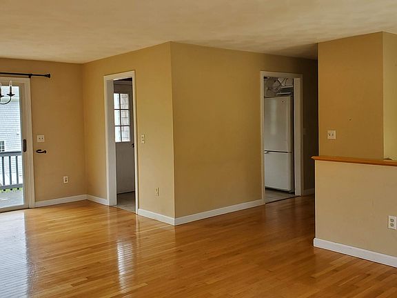 4th image of 24 Basswood Dr