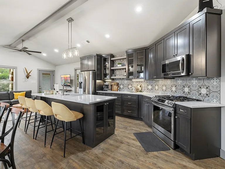 275 Creekridge Trl — Photo 3