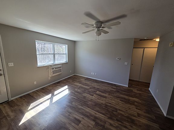 3rd image of 1175 Bishop Dr APT B