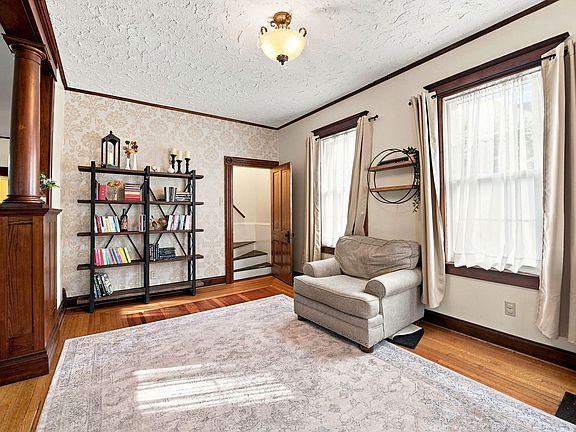 5th image of 422 W Jefferson St