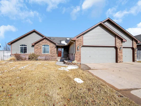 1349 N Lake Edge Cir, Goddard, KS 67052