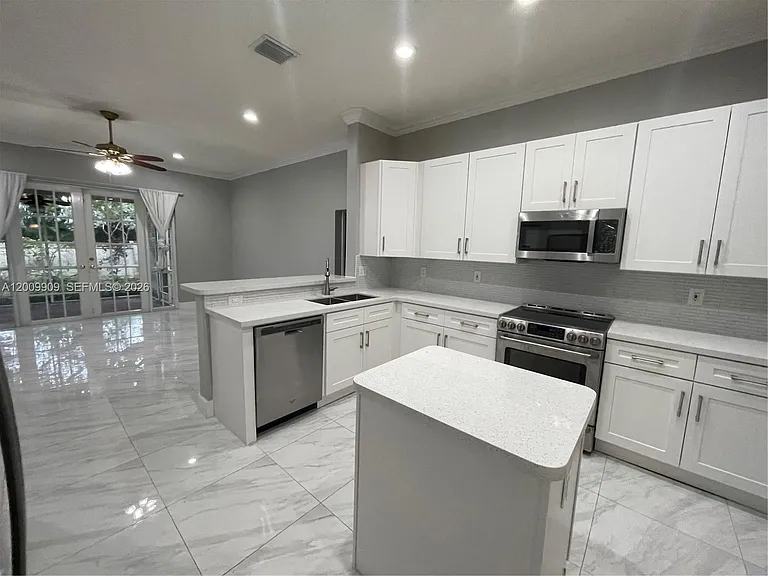 5263 SW 34th Way — Photo 4