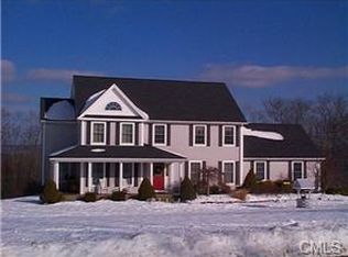 7 Farmview Dr, New Milford, CT 06776