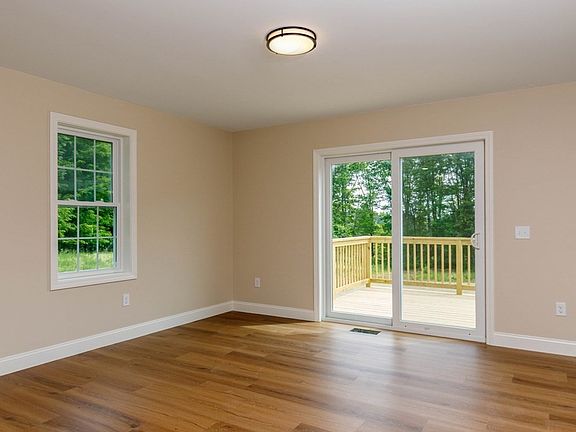 4th image of 554 Highland Ave
