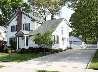 27 Hampton Ct, Rockville Centre, NY 11570